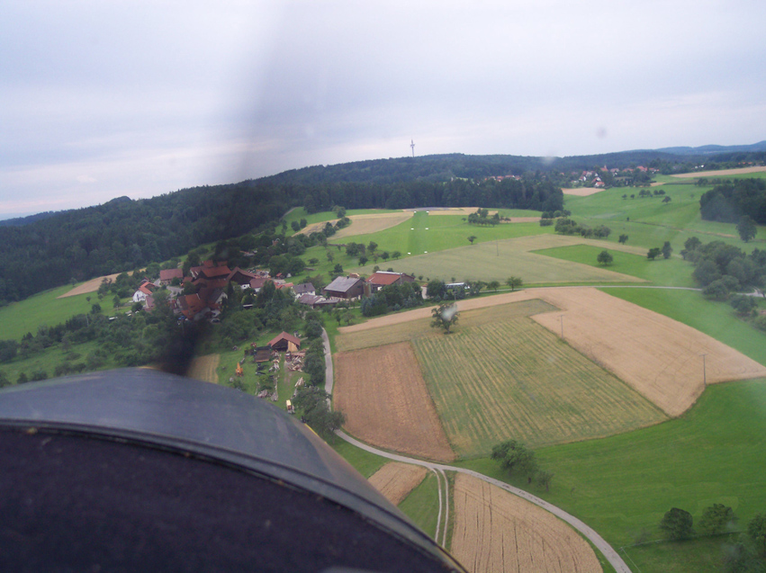 Anflug nach Westen auf den Platz Großerlach-Morbach